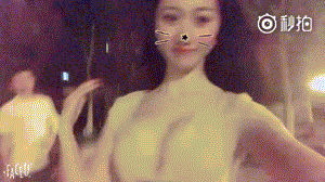 甜菜玉baby激情舞动，身体如波浪般起伏抖动，散发着迷人的活力与魅力
