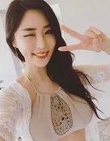 动态姿势自拍，捕捉瞬间的性感与自信