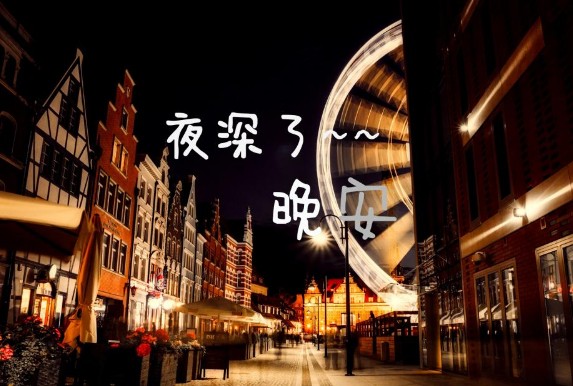 葱郁草地里，星点白花如记忆般闪烁，静谧中蕴藏着巨大的情感容量
