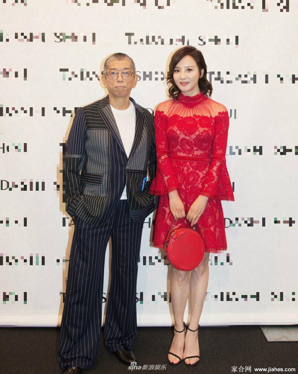陶红光影流转间的优雅蜕变与性感风姿