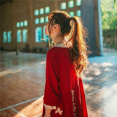 伤感女生背影图鉴：期待落空与命运捉弄