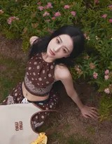 包上恩演绎夏日留白美棕色调写真展露纯雅气质