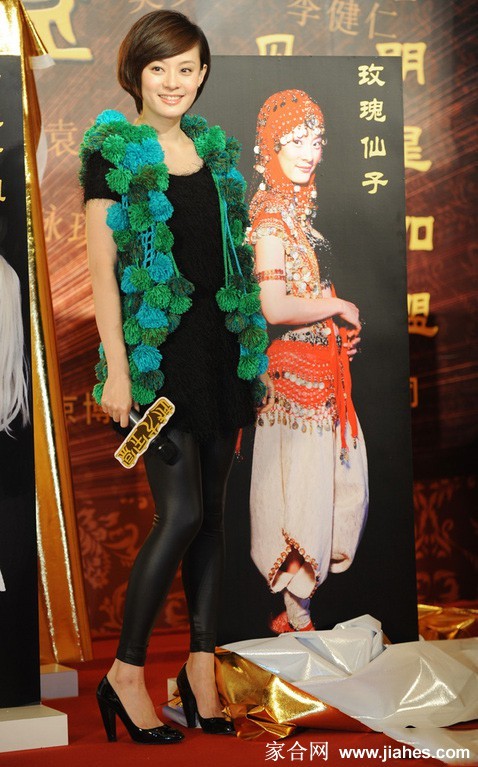 孙俪短发造型特写，凸显精致五官与自信神态