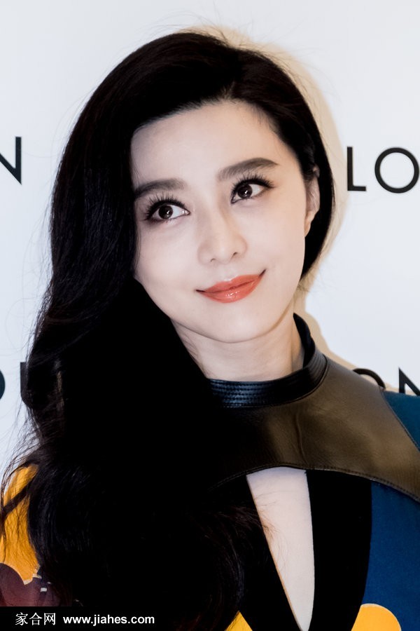 范冰冰近距离特写，肌肤如玉眼眸深邃诠释何为完美骨相
