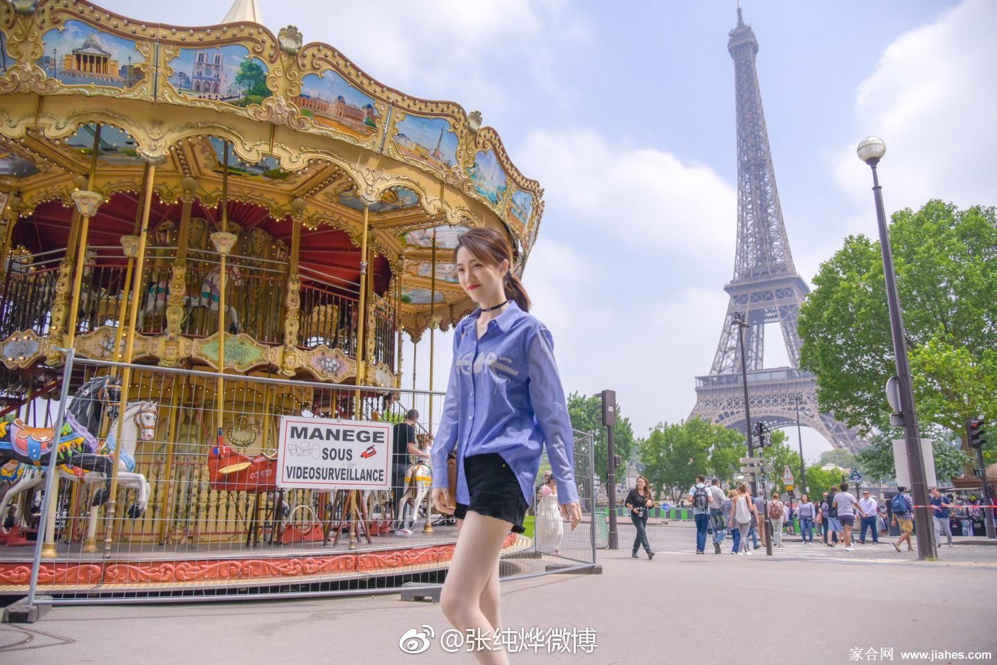 张纯烨近距离特写展现精致妆容，丝袜细节与高跟鞋设计相得益彰，突显时尚敏锐度