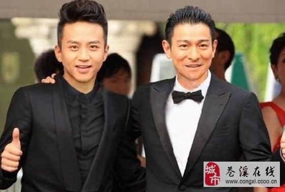 46岁邓超瘦成男大，为何“快50”的他反让全网破防
