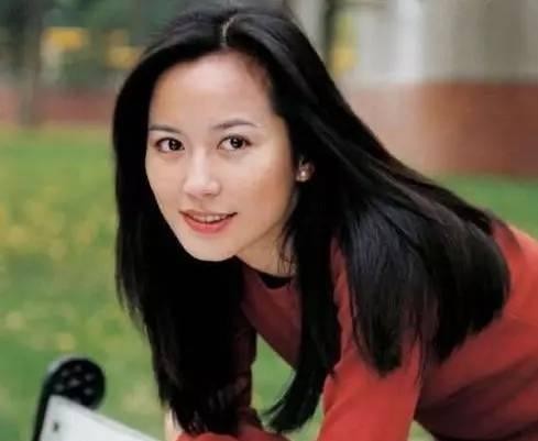 # 二十年后依然被催婚，俞飞鸿的清醒撕开了多少遮羞布