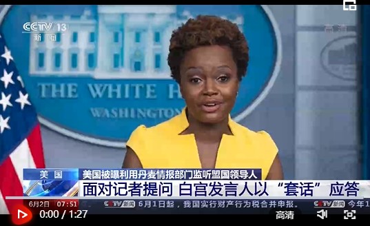 古天乐在电影路演现场回答记者提问照片