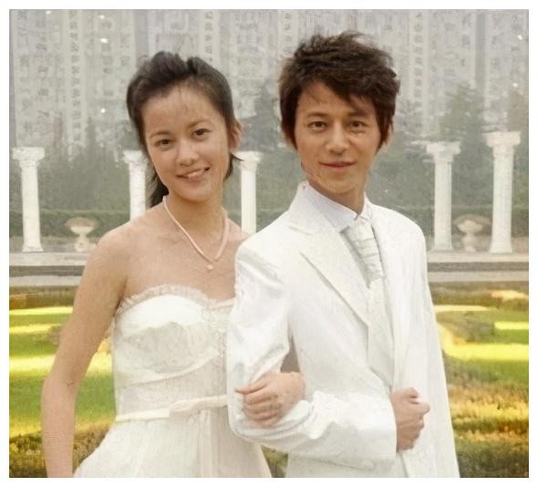 52岁何炅被曝与王菁隐婚20年