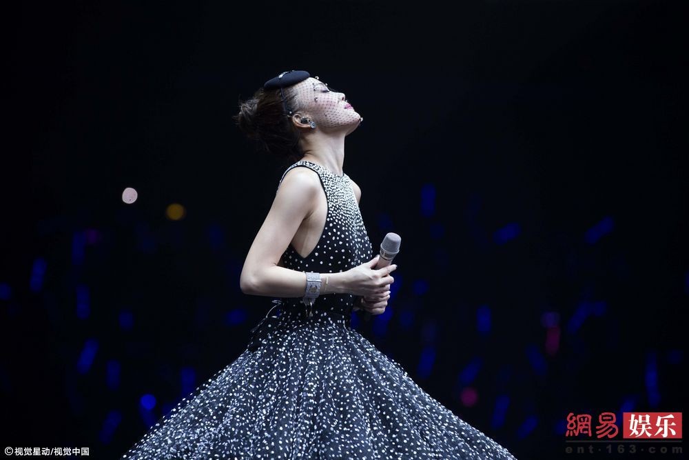 从丑小鸭到乐坛天后，一道春卷改变命运？