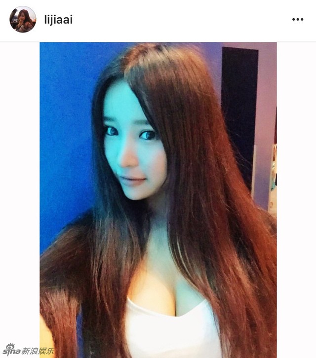 李嘉艾微博晒出的与乔任梁合影截图