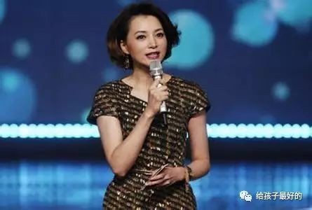 密春雷与董卿出席活动的公开露面照