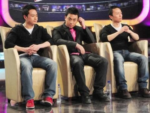 释小龙在某网络电影中的动作场面截图与票房数据图表
