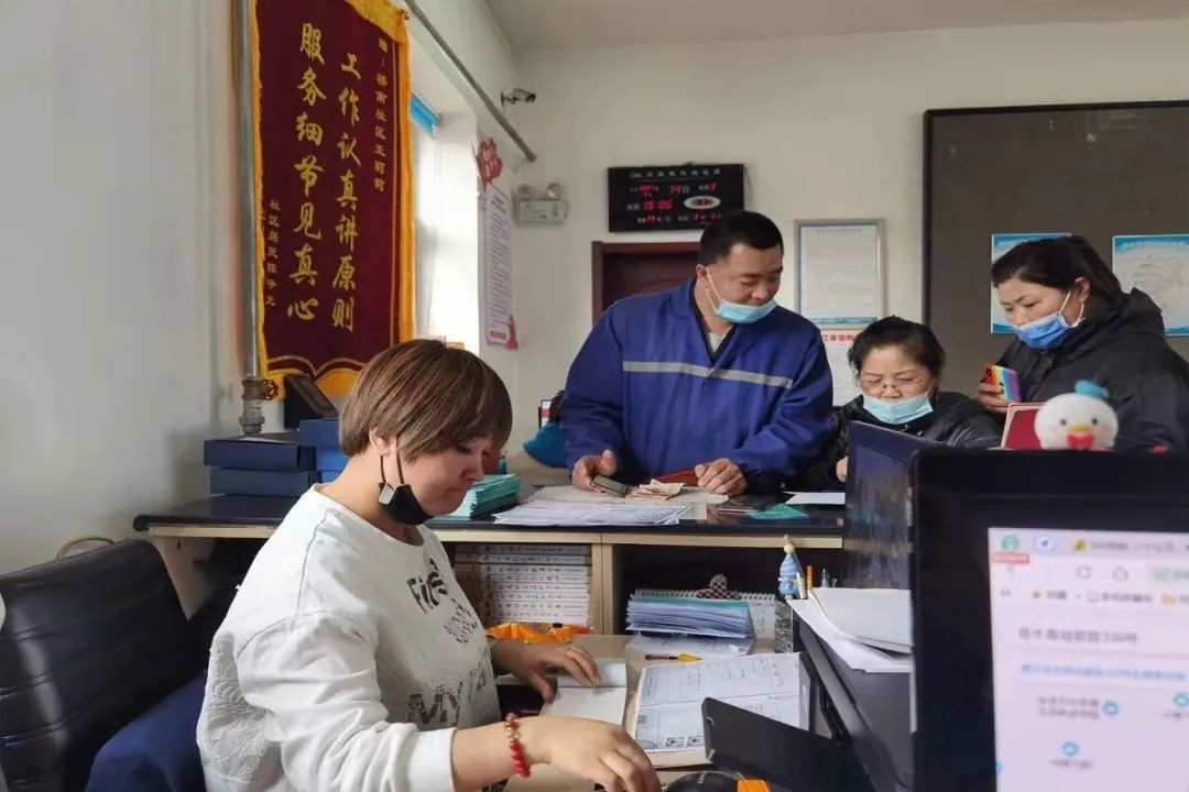 范冰冰带范丞丞参加活动的红毯旧照